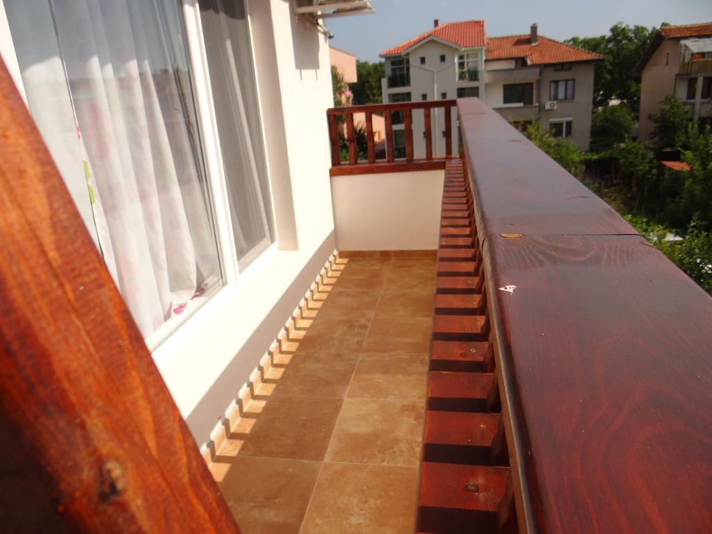 Guest House Rosa Kiten  Exterior photo
