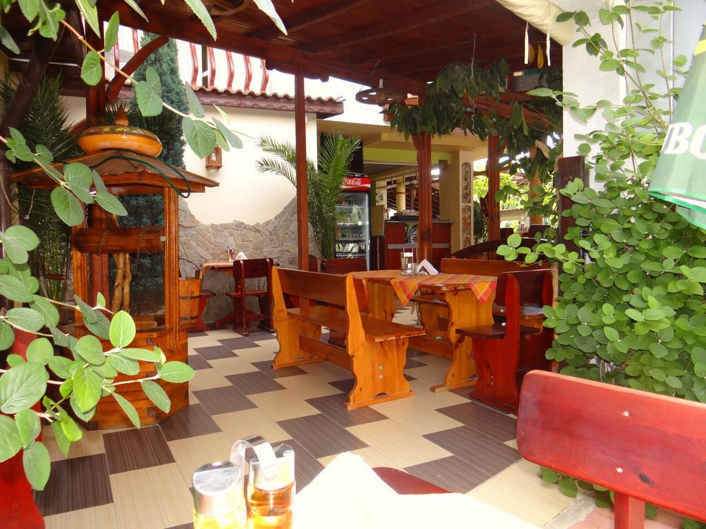 Guest House Rosa Kiten  Exterior photo