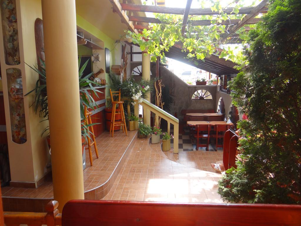 Guest House Rosa Kiten  Exterior photo