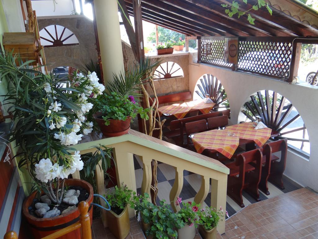Guest House Rosa Kiten  Exterior photo